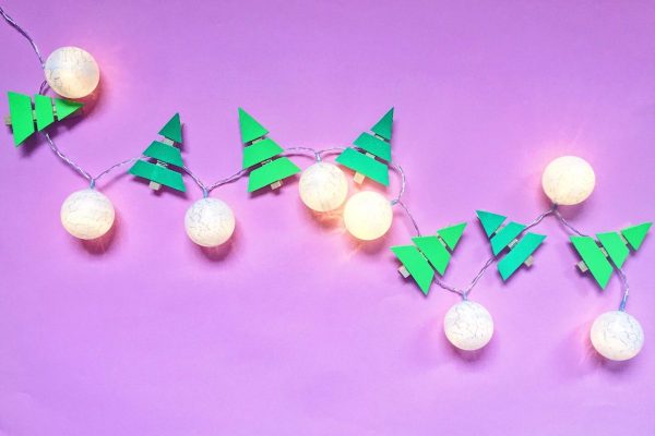 Lichterkette selber machen mit Moosgummi und Wäscheklammern