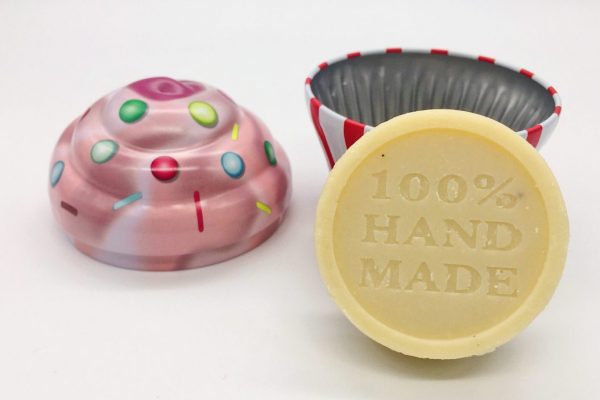 Feste Handcreme selber machen und in Cupcake Dose verschenken