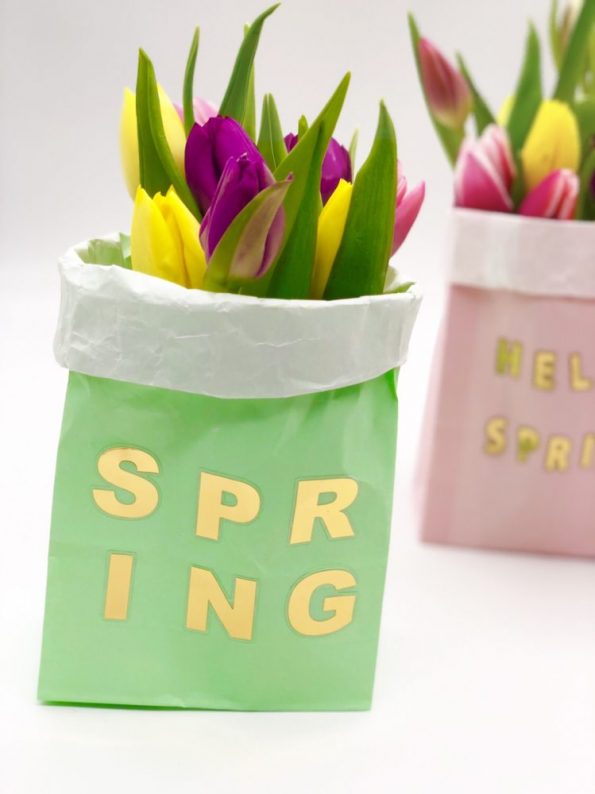 Frühlingsdeko selber machen mit Papiertüten Motiv Spring