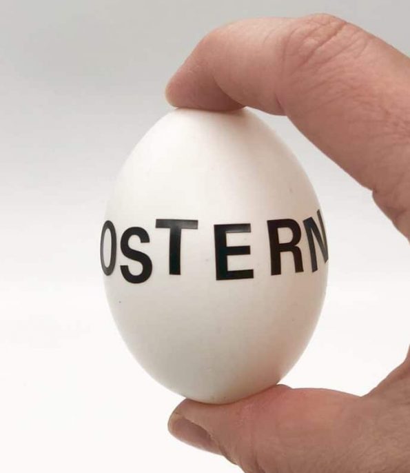 Ostereier bemalen in schwarz weiß schnelle DIY Ideen Motiv: Ostern