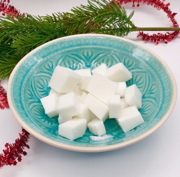 Seife selber machen - Geschenke zu Weihnachten: Rohre seife in kleine Stücke schneiden
