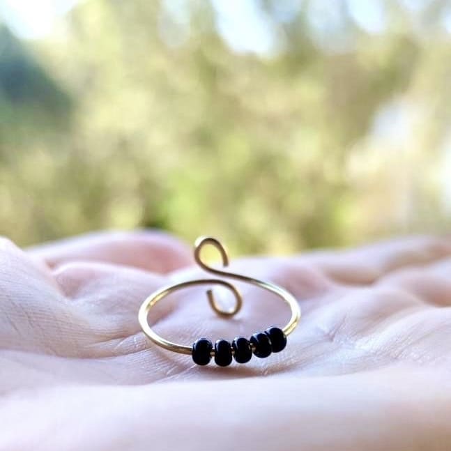Anti Angst Ring mit schwarzen Perlen